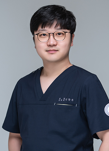 김동욱